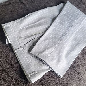 Gorgeous Moda Italia Man's Suit, Grey w/ White & Blue Pinstrip